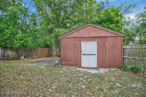 8111 Cayuga Trail N Jacksonville FL 32244