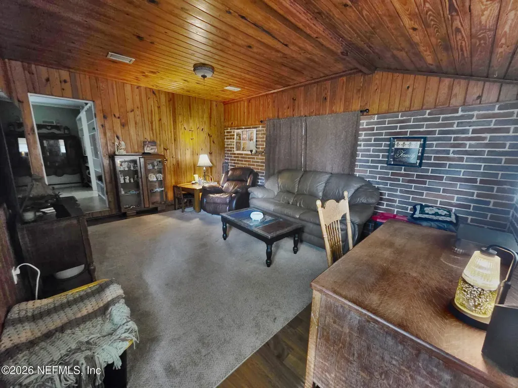 37204 W Third (includes Adjacent Lot) Street Hilliard FL 32046