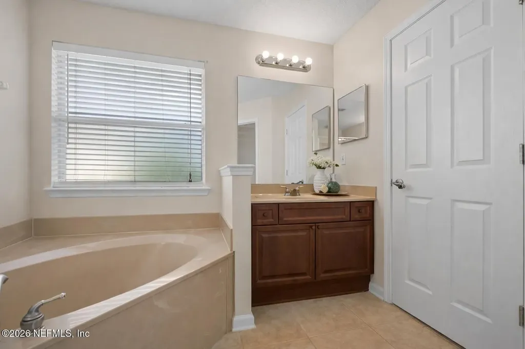 4182 Victoria Lakes Drive W Jacksonville FL 32226