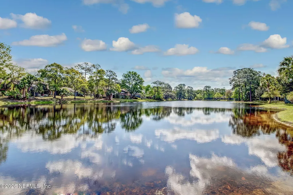 8702 Como Lake Drive Jacksonville FL 32256