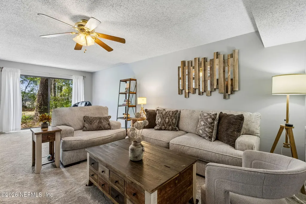 8702 Como Lake Drive Jacksonville FL 32256