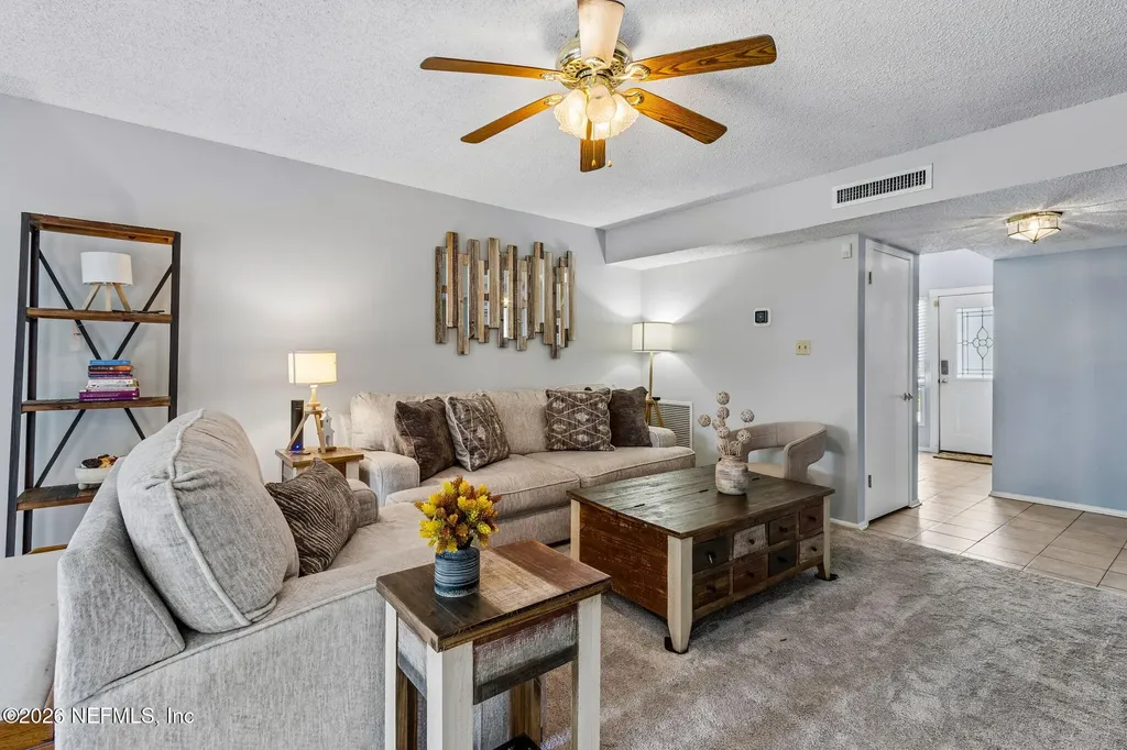 8702 Como Lake Drive Jacksonville FL 32256