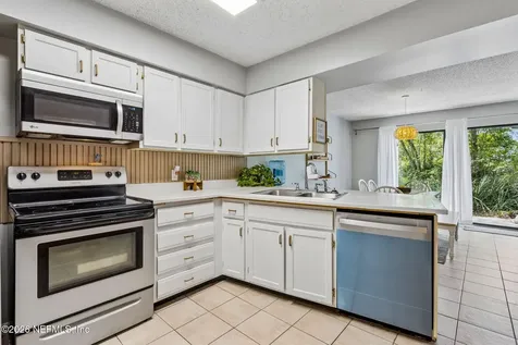 8702 Como Lake Drive Jacksonville FL 32256