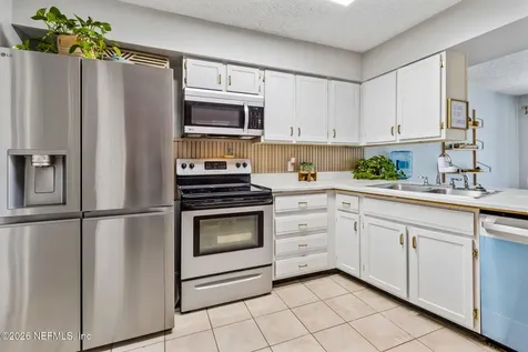 8702 Como Lake Drive Jacksonville FL 32256