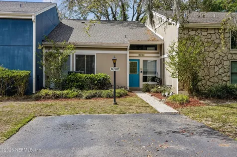 8702 Como Lake Drive Jacksonville FL 32256