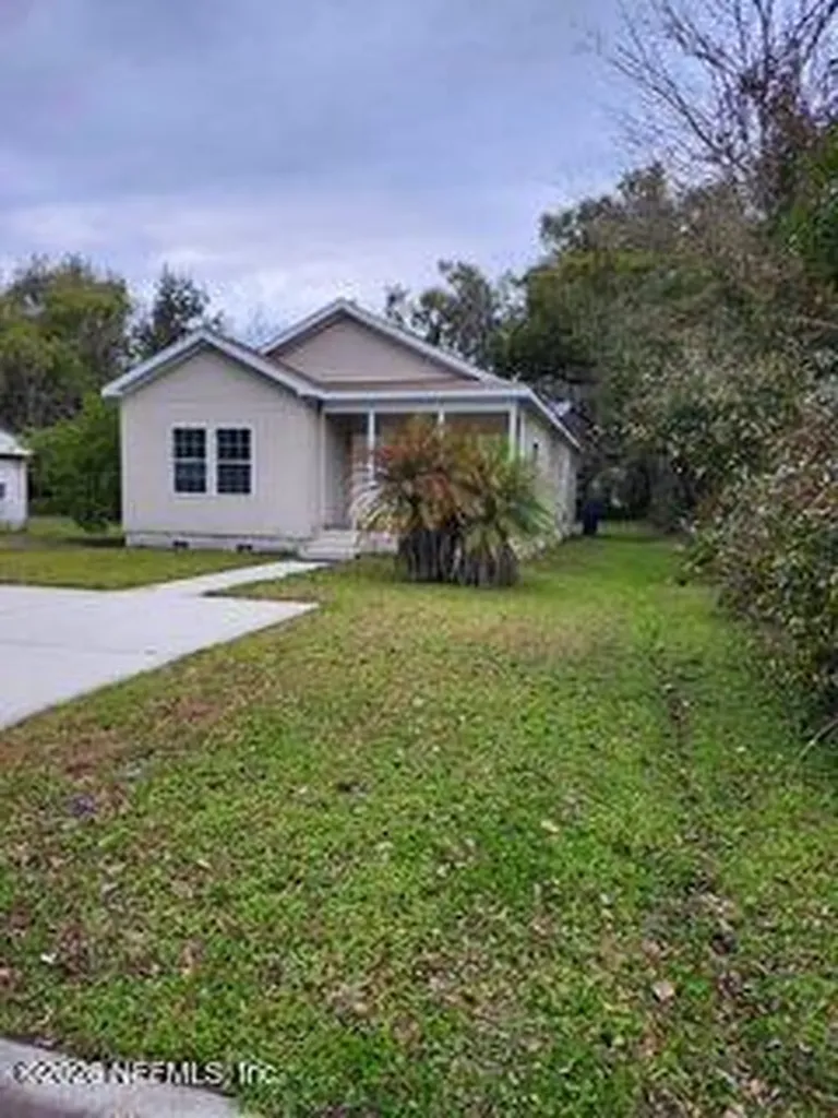 301 E Cochran Avenue Hastings FL 32145