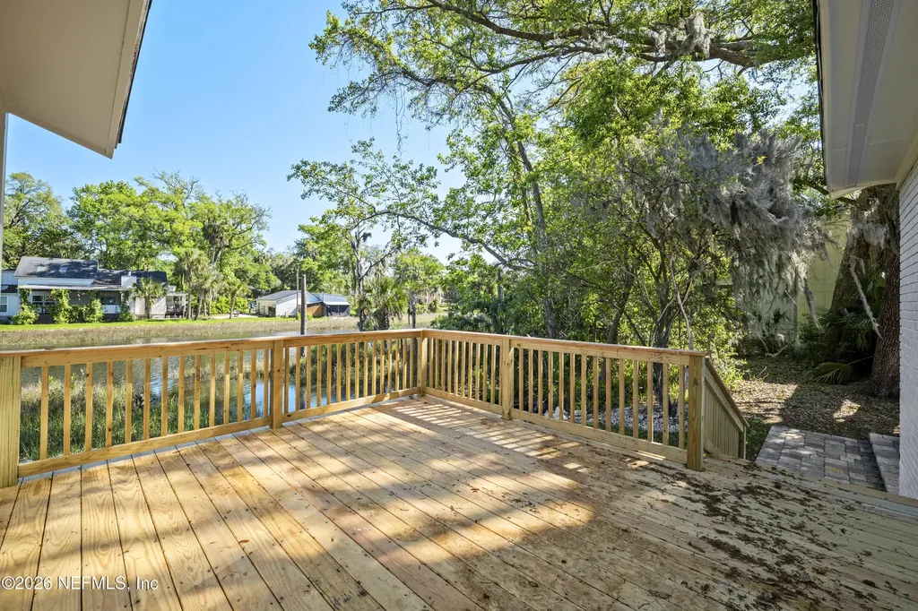 1811 Twelve Oaks Lane N Neptune Beach FL 32266