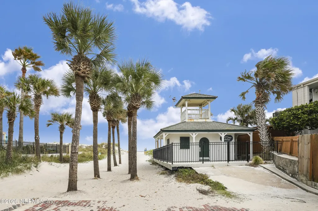 1811 Twelve Oaks Lane N Neptune Beach FL 32266