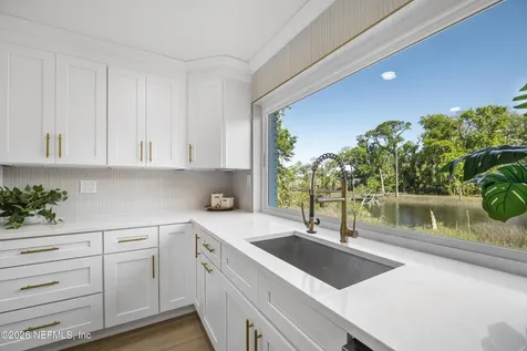 1811 Twelve Oaks Lane N Neptune Beach FL 32266