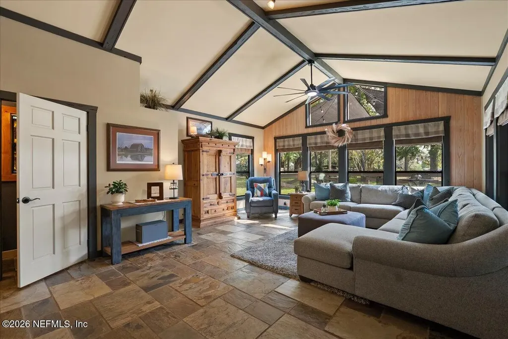 8825 Quail Roost Court Jacksonville FL 32220