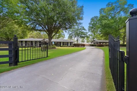 8825 Quail Roost Court Jacksonville FL 32220