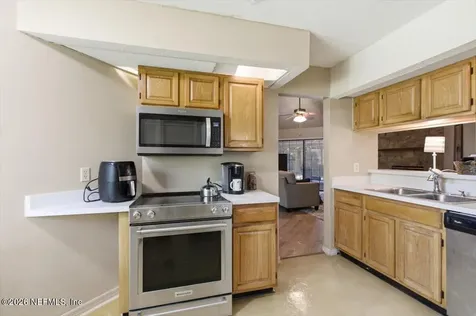 8062 Loch Lomond Lane Jacksonville FL 32244