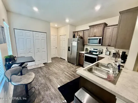 887 Capitol Parkway Jacksonville FL 32218