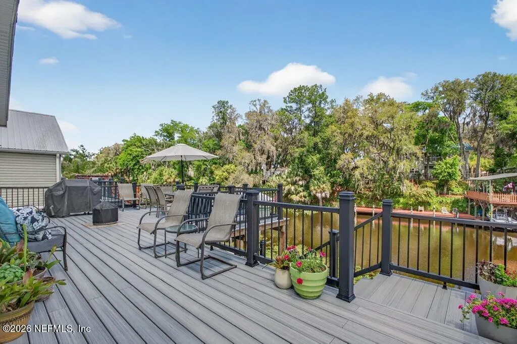 293 Maxwell Drive Welaka FL 32193