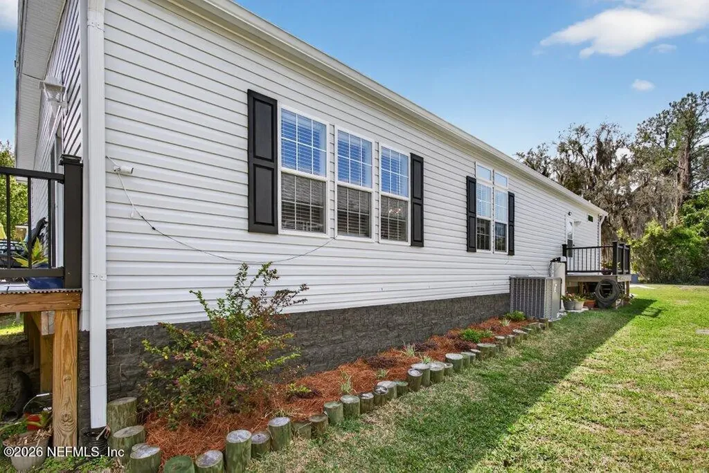 293 Maxwell Drive Welaka FL 32193