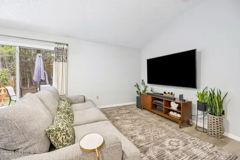 9237 Fallsmill Drive Jacksonville FL 32244