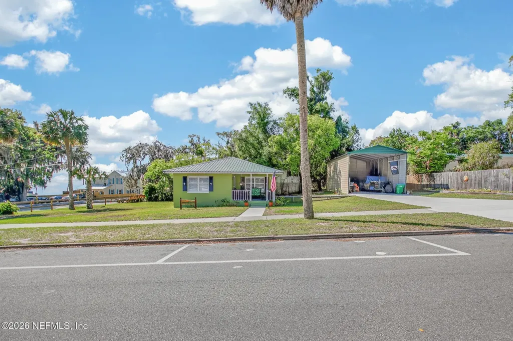 105 Central Avenue Crescent City FL 32112