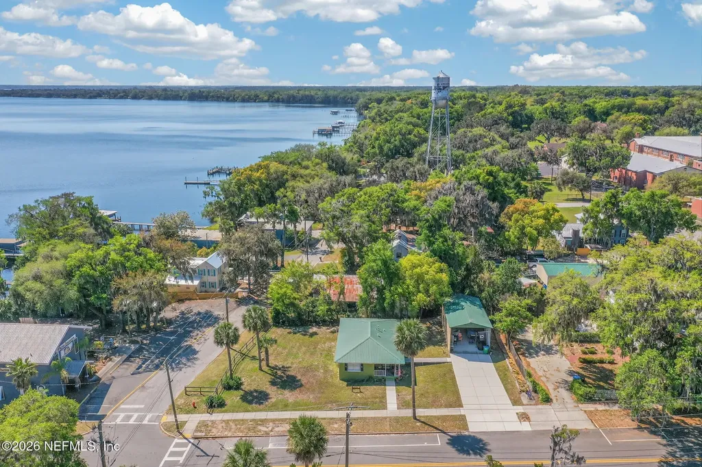 105 Central Avenue Crescent City FL 32112