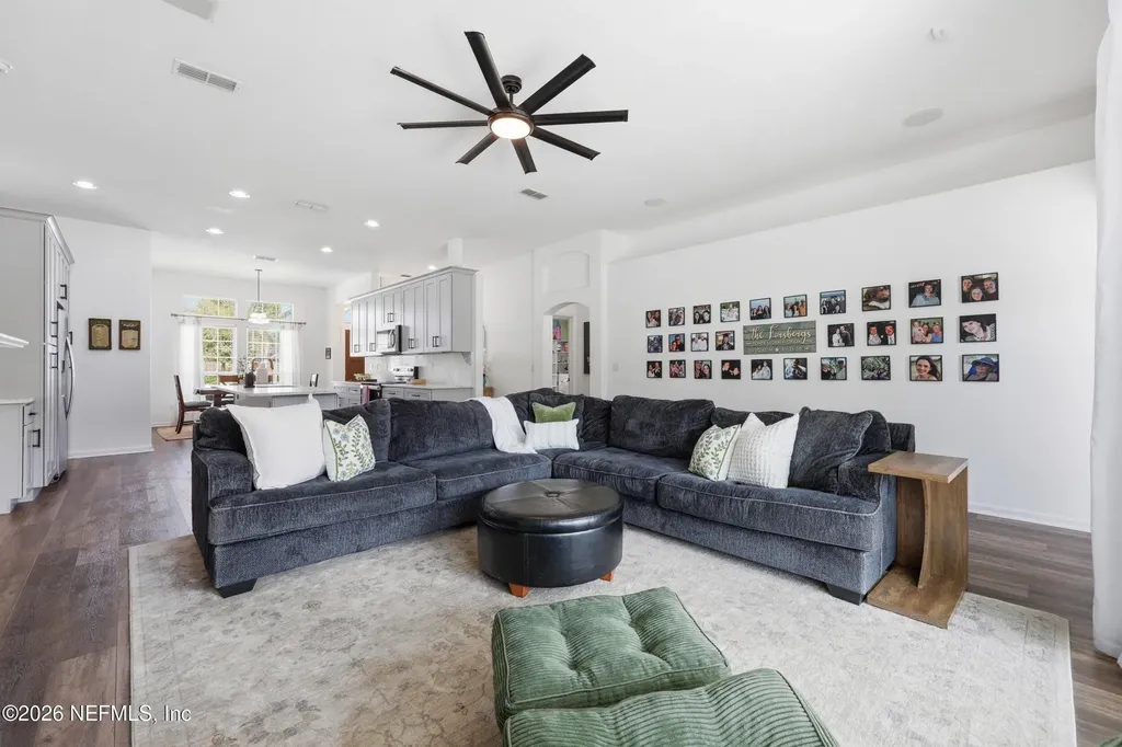 220 W Silverthorn Lane Ponte Vedra FL 32081