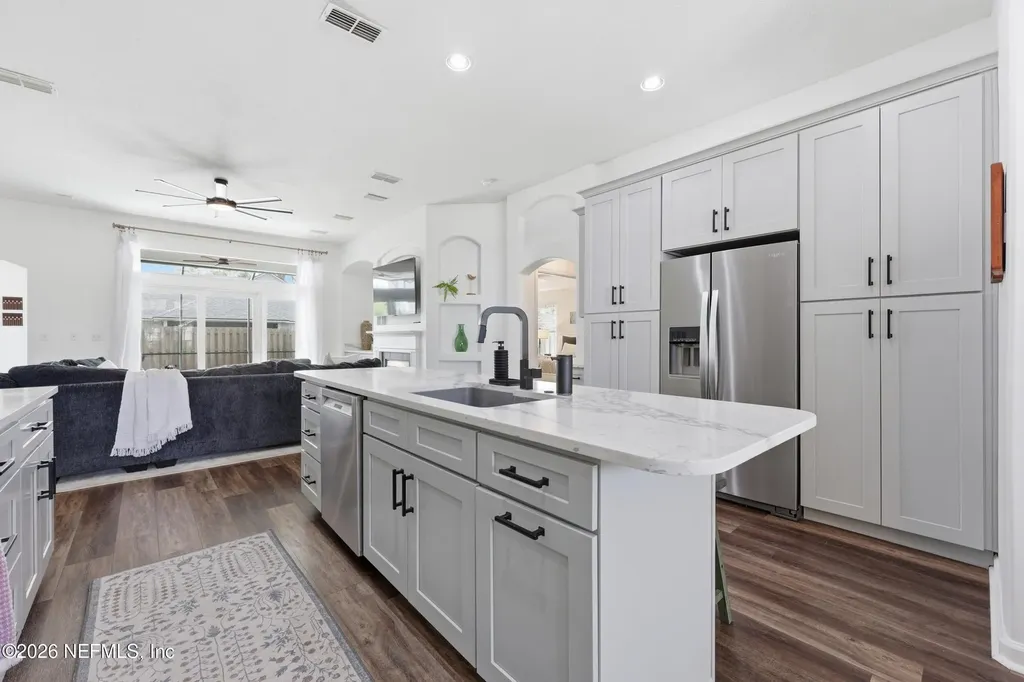 220 W Silverthorn Lane Ponte Vedra FL 32081