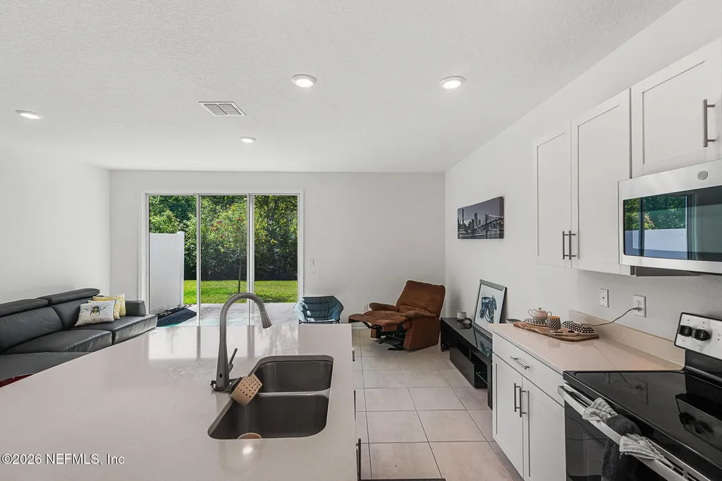 336 Annies Place Jacksonville FL 32218