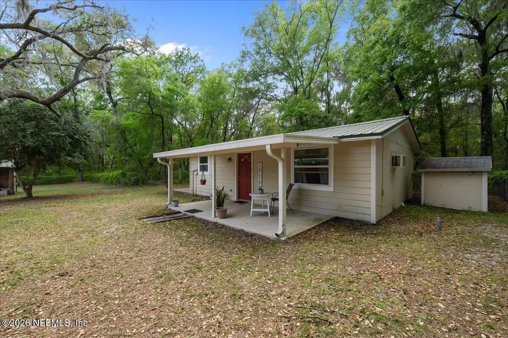111 Holly Drive Florahome FL 32140