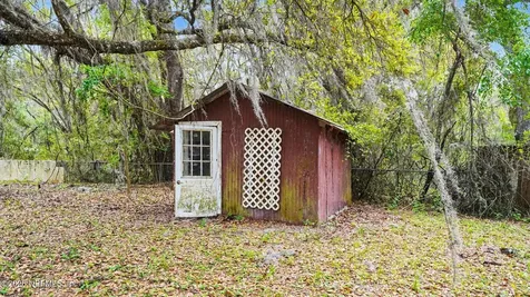 808 County Road 20a Hawthorne FL 32640