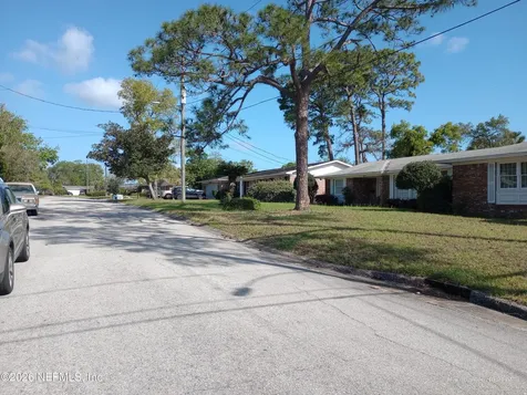 7834 Woodleigh Drive S Jacksonville FL 32211
