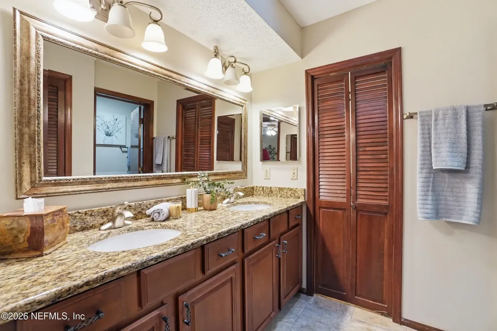 12852 Longview Drive W Jacksonville FL 32223