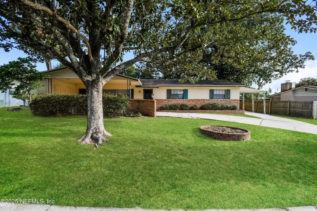5822 Jaguar Drive W Jacksonville FL 32244
