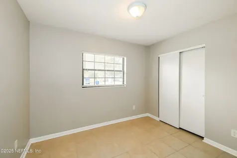 5822 Jaguar Drive W Jacksonville FL 32244