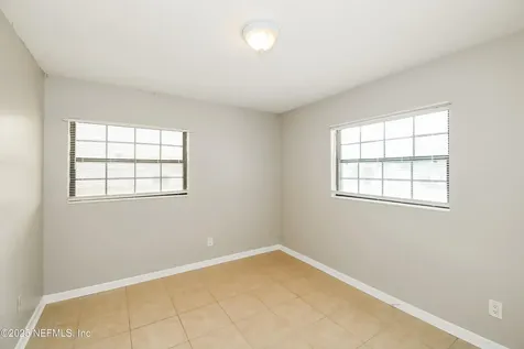 5822 Jaguar Drive W Jacksonville FL 32244