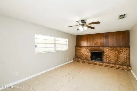 5822 Jaguar Drive W Jacksonville FL 32244