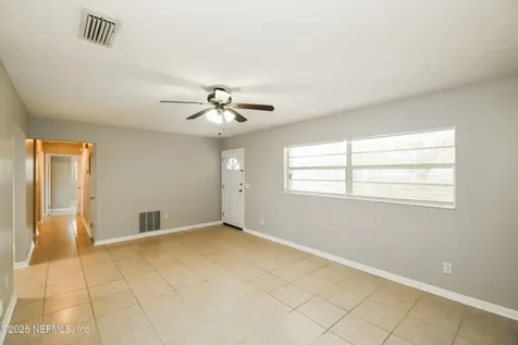 5822 Jaguar Drive W Jacksonville FL 32244