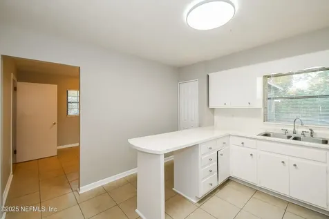 5822 Jaguar Drive W Jacksonville FL 32244