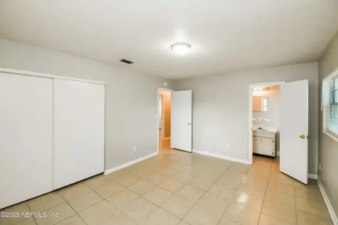 5822 Jaguar Drive W Jacksonville FL 32244