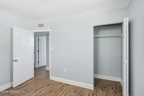 8647 Lenox Avenue Jacksonville FL 32221