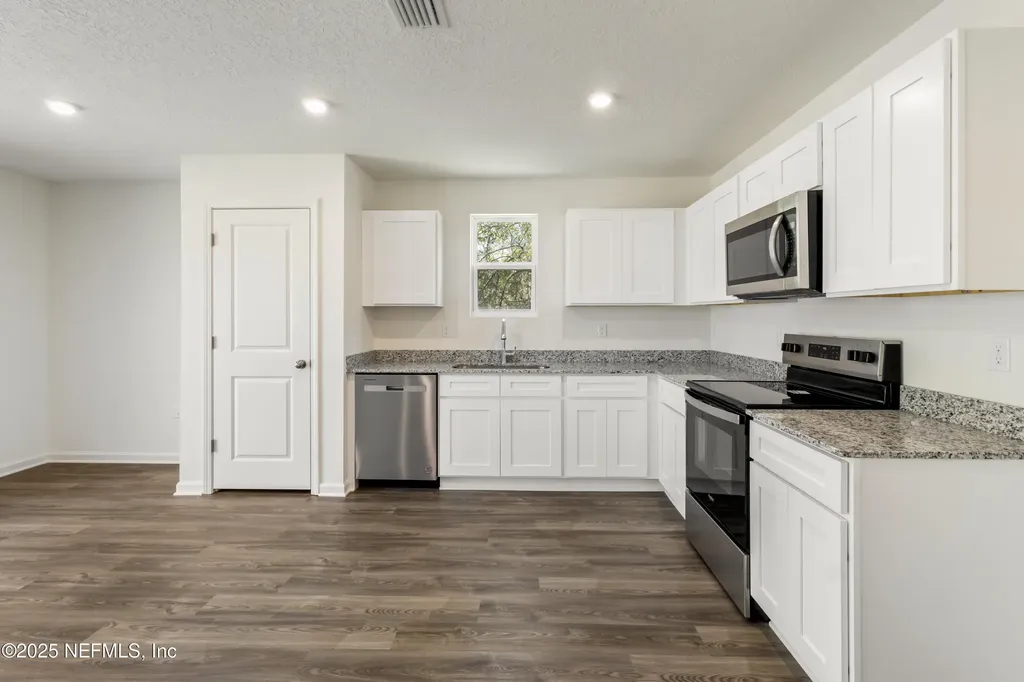 10406 Greystone Drive Glen St. Mary FL 32040