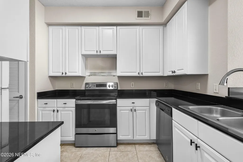 8539 Gate Parkway Jacksonville FL 32216