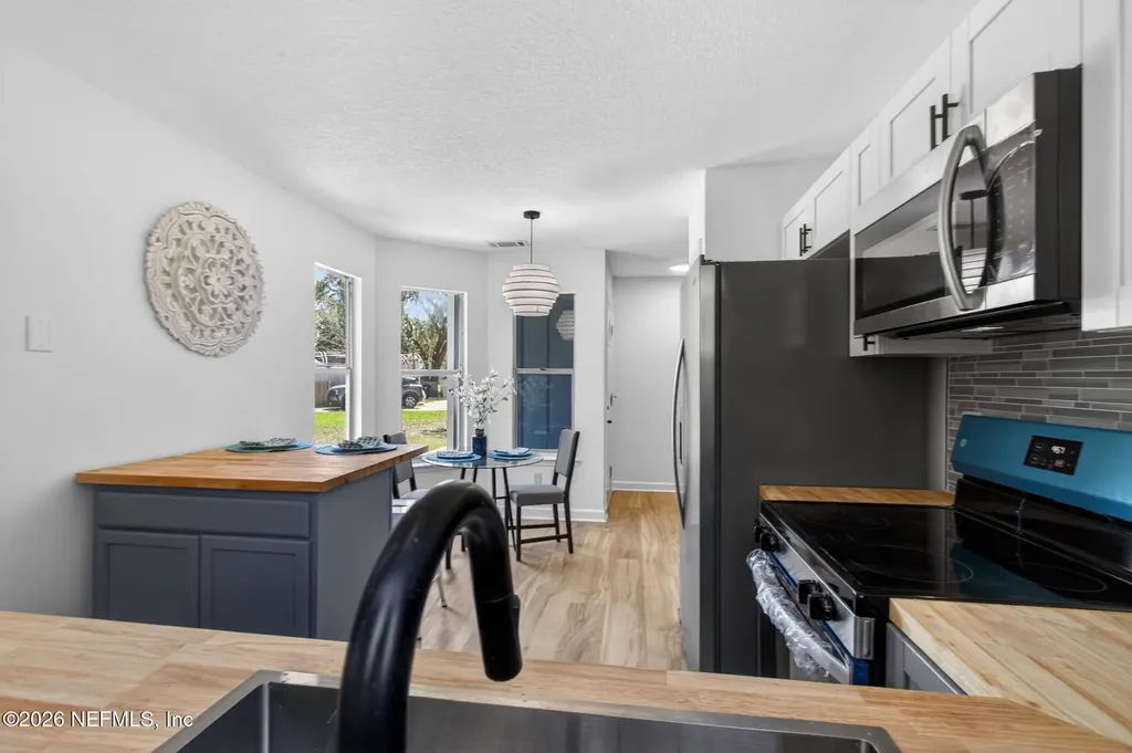 1091 Willow Cove Court W Jacksonville FL 32233