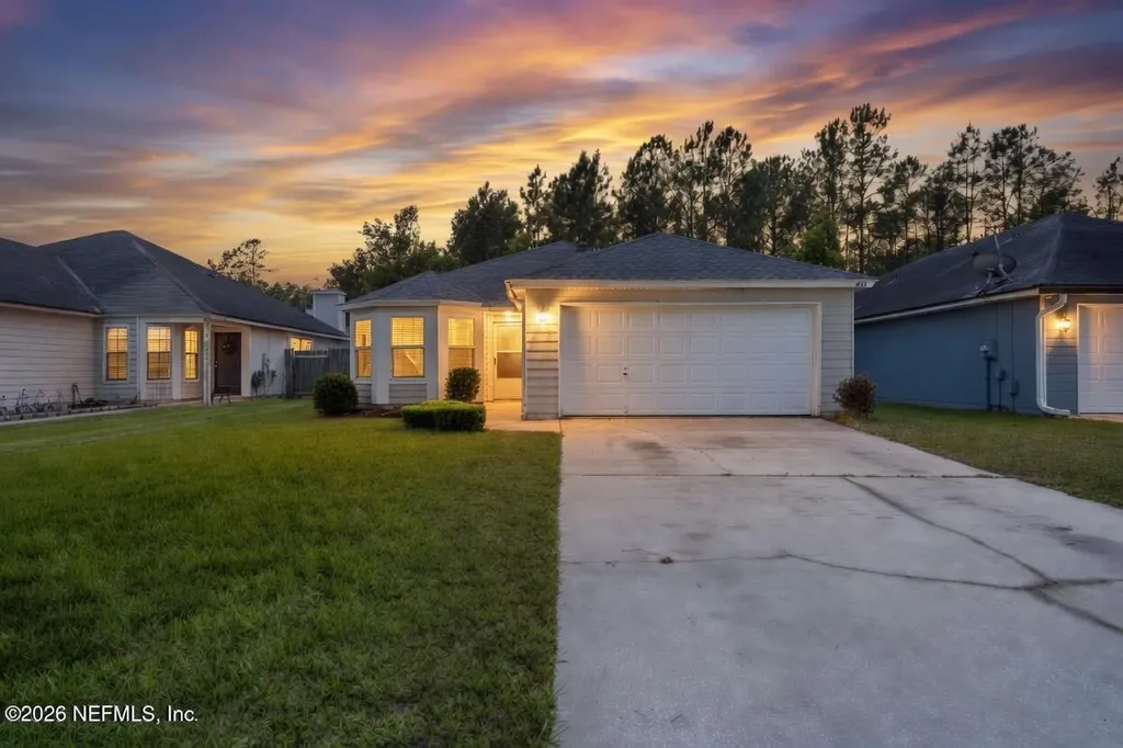 2005 Hunters Trace Circle Middleburg FL 32068