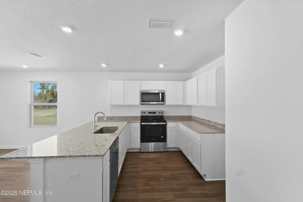 10407 Greystone Drive Glen St. Mary FL 32040