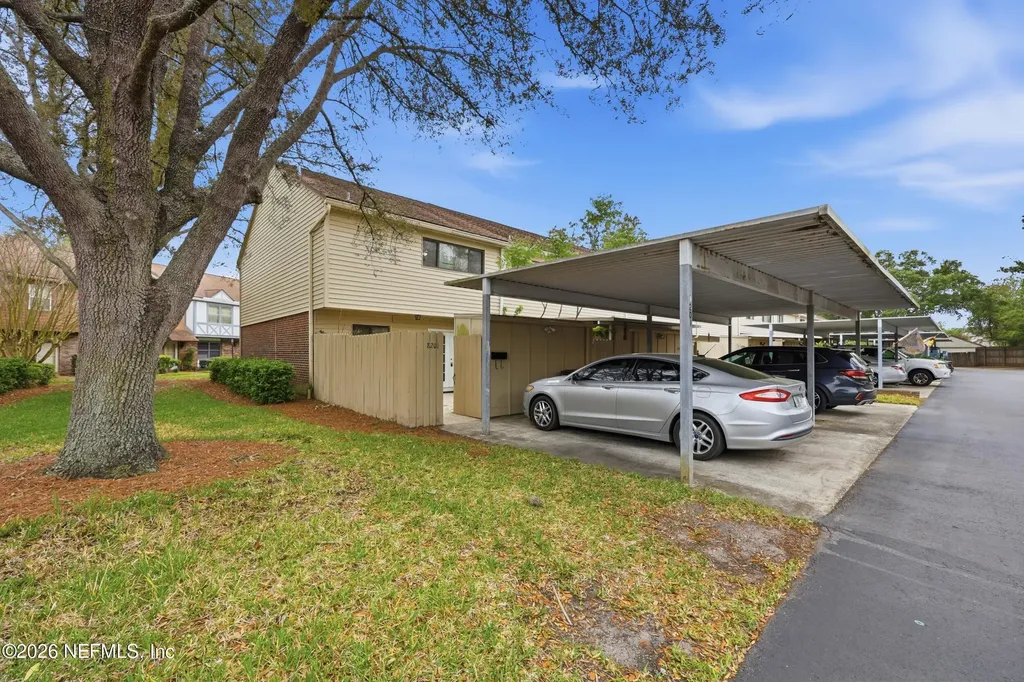 8201 Sutton Place N Jacksonville FL 32217