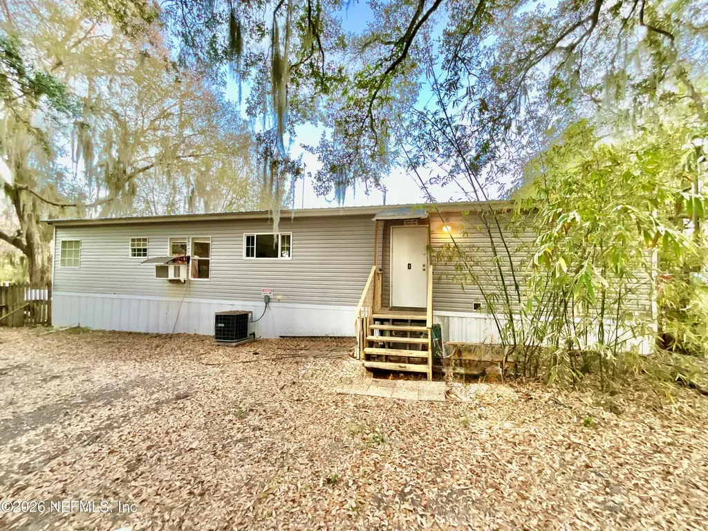 1837 State Road 20 Hawthorne FL 32640