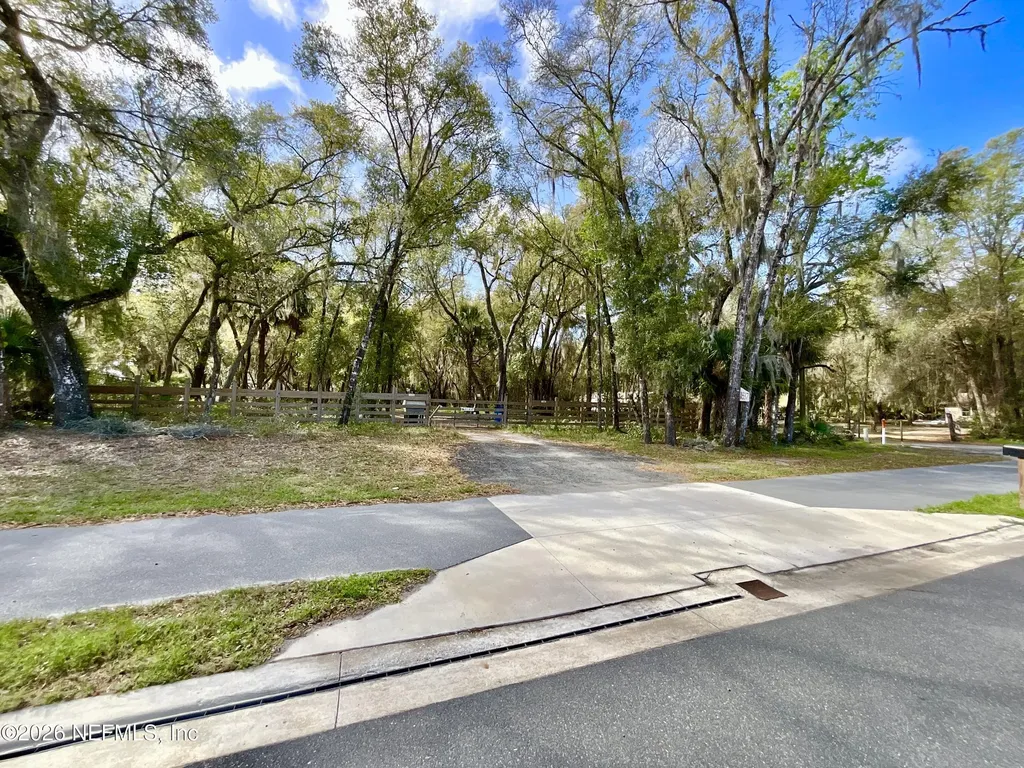 1837 State Road 20 Hawthorne FL 32640