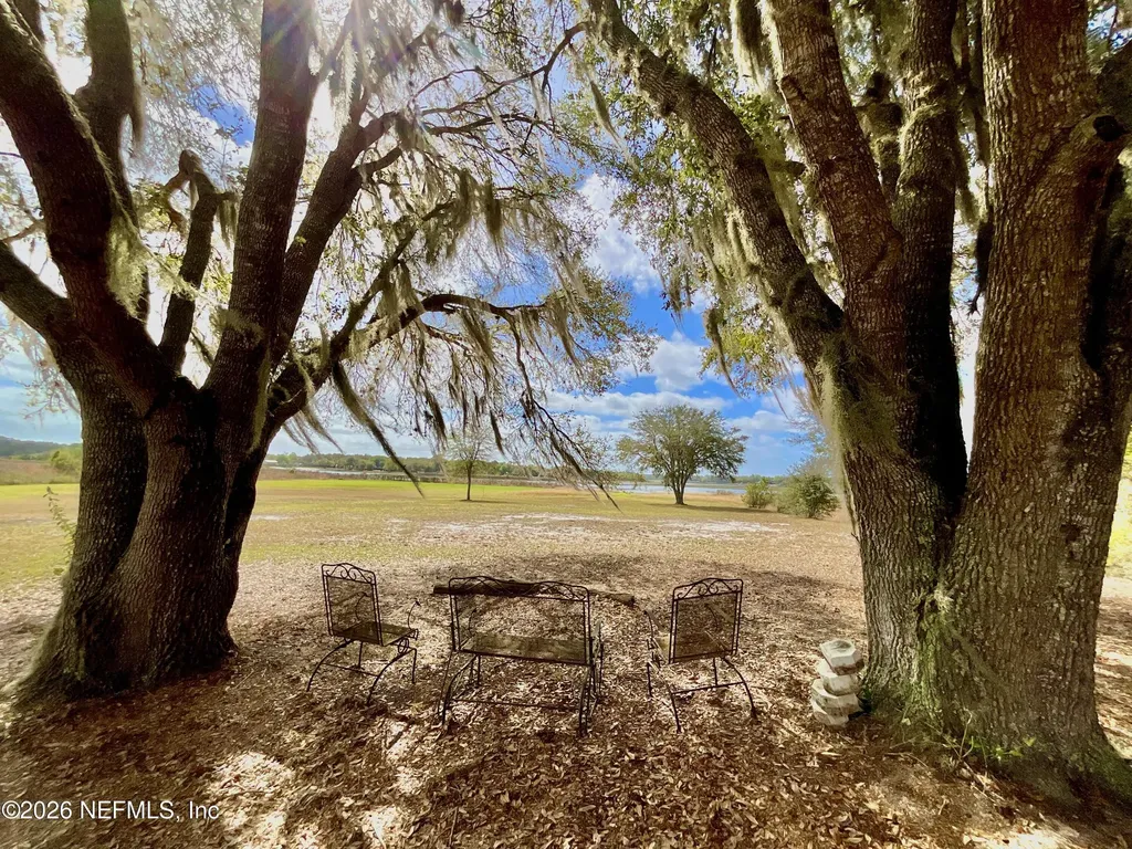 1837 State Road 20 Hawthorne FL 32640