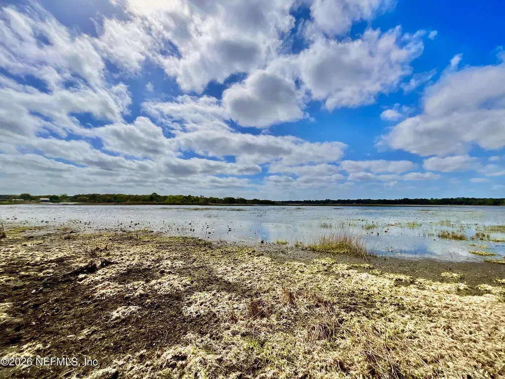 1837 State Road 20 Hawthorne FL 32640