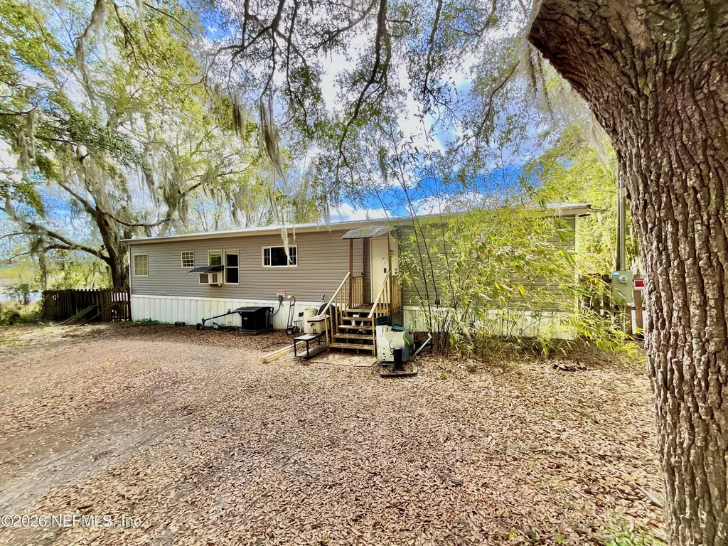1837 State Road 20 Hawthorne FL 32640