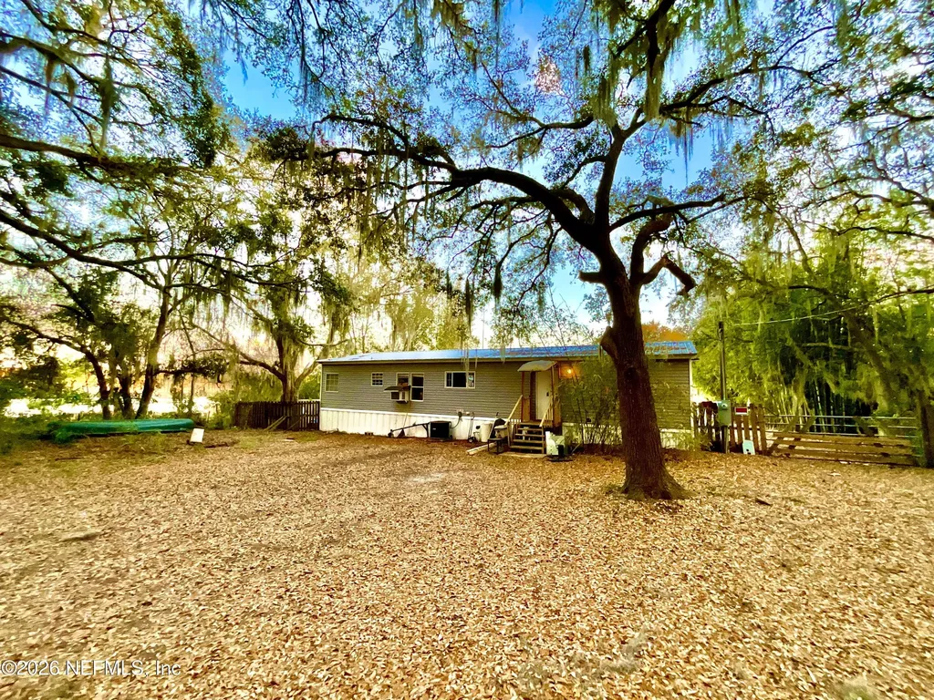 1837 State Road 20 Hawthorne FL 32640