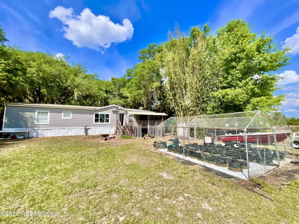 1837 State Road 20 Hawthorne FL 32640